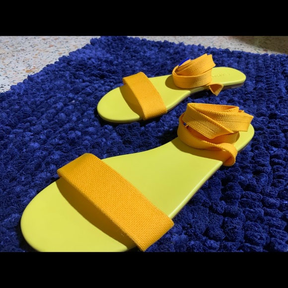 *Store exclusive Rothys yellow tie sandals* Sold out Color size 7.5 - Picture 3 of 6